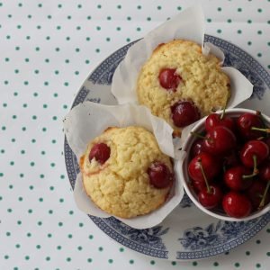Мъфини с череши и крема сирене