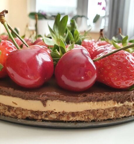 Сурова веган торта с фъстъчено масло